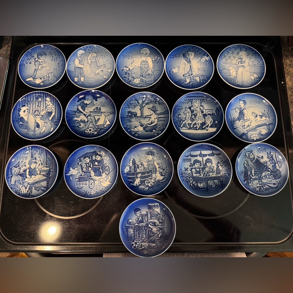 Set of 16 Bing and Grondahl Children’s Day plates. Years 1985-2000.